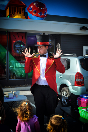 Kids Parties, Balloon Twisting, Magician Gold Coast - The Magic Castle Gold Coast